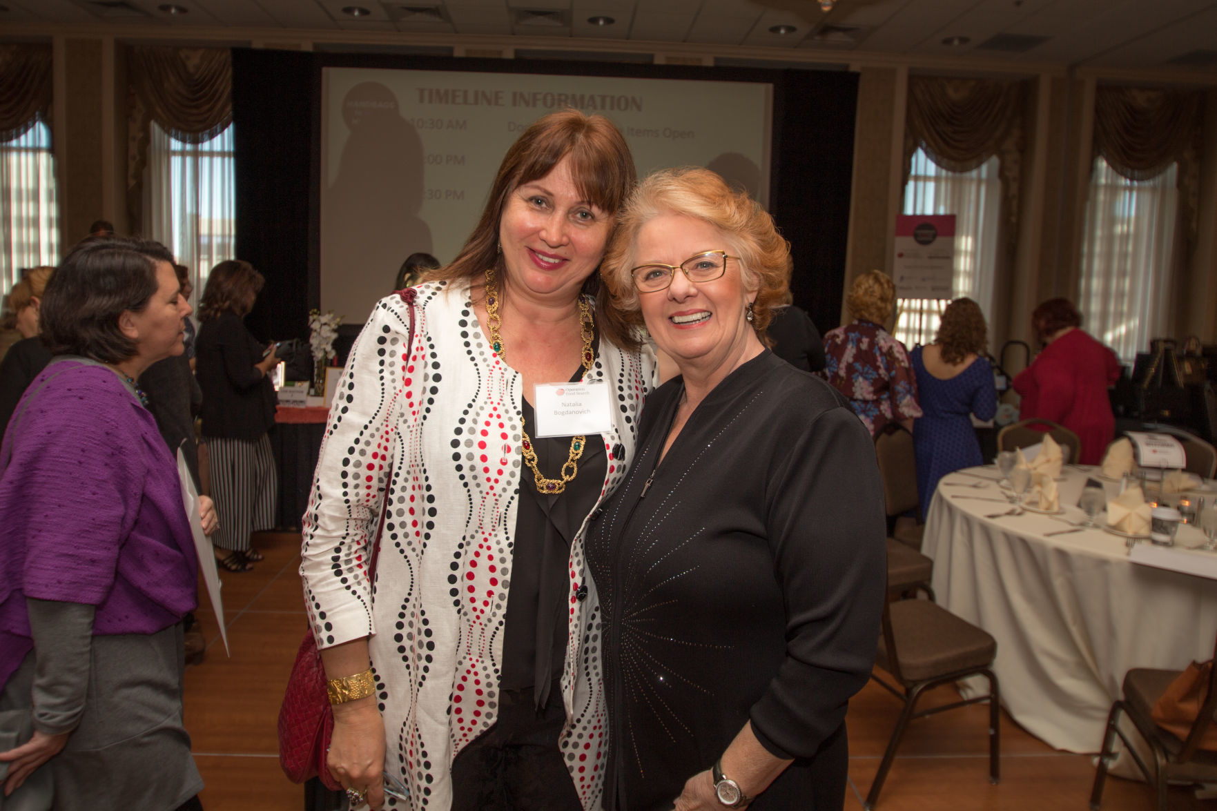 102018handbagstoendhunger10.jpg
